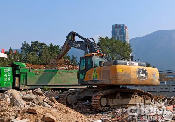 挖掘装车技巧_挖掘机装车 游戏手机版_挖机装车视频表演视频