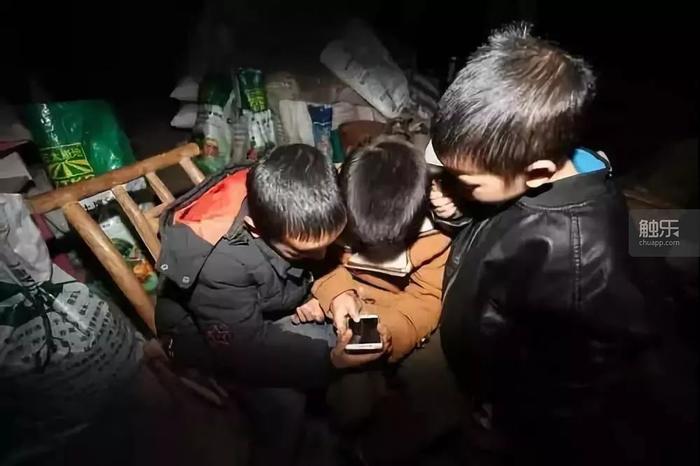 批评学生玩手机语句_批评学校手机游戏的文案_学校批评手机游戏
