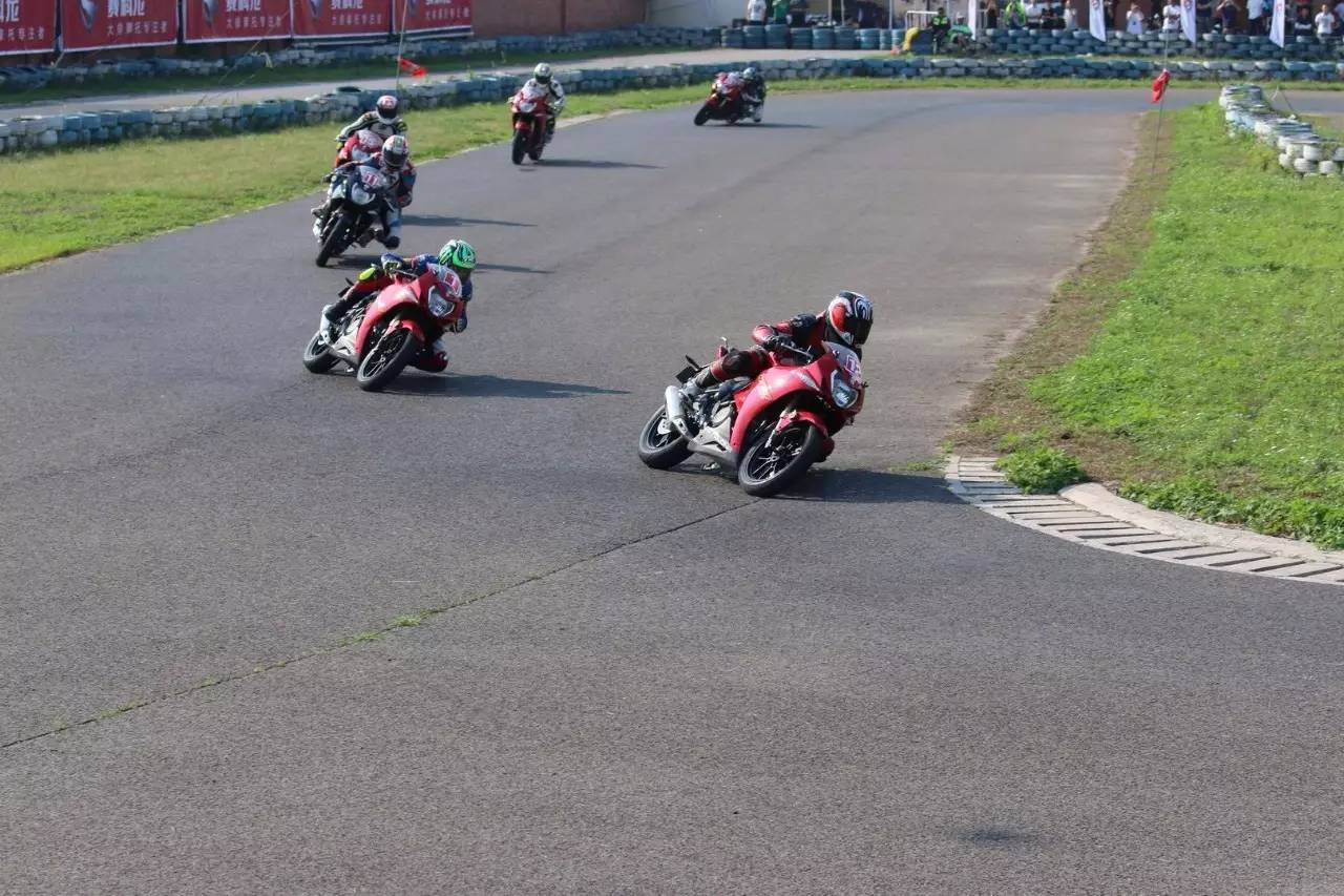 下载摩托车骑行游戏手机版_摩托车骑士游戏_摩托骑行下载什么软件好用