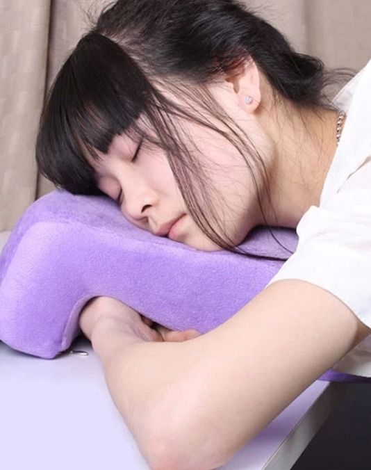 眼睛玩手机游戏容易模糊_眼睛玩手机模糊用什么眼药水_手机玩的多眼睛模糊