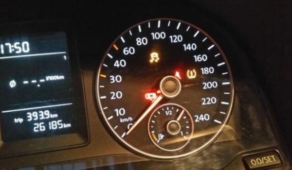 wifi闪红灯是什么意思-红灯闪烁,wifi不稳?教你解决(图1) wifi在闪红灯_wifi闪烁红灯光信号_wifi闪红灯是什么意思