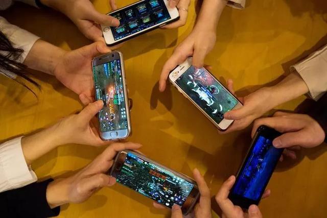 新手机可以充电玩游戏么_手机充电玩大型游戏_充电玩游戏