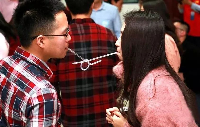 搞笑玩手机游戏大全_玩手机搞笑游戏_搞笑的手机游戏