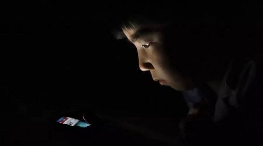 孩子拿手机玩游戏扣费退还_手机小孩玩游戏扣钱能要回来吗_一岁小孩子玩手机游戏扣费
