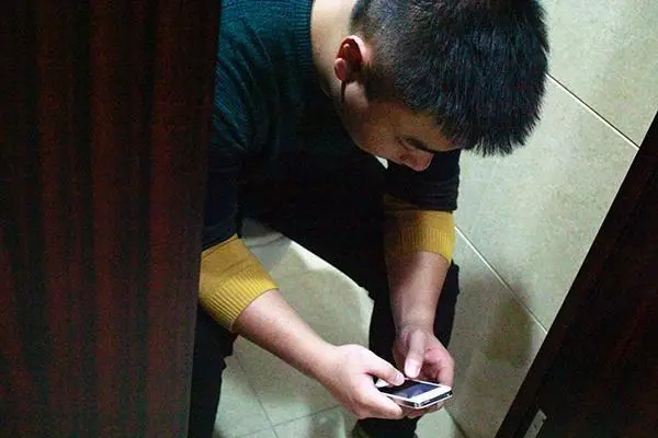 一岁小孩子玩手机游戏扣费_孩子拿手机玩游戏扣费退还_手机小孩玩游戏扣钱能要回来吗
