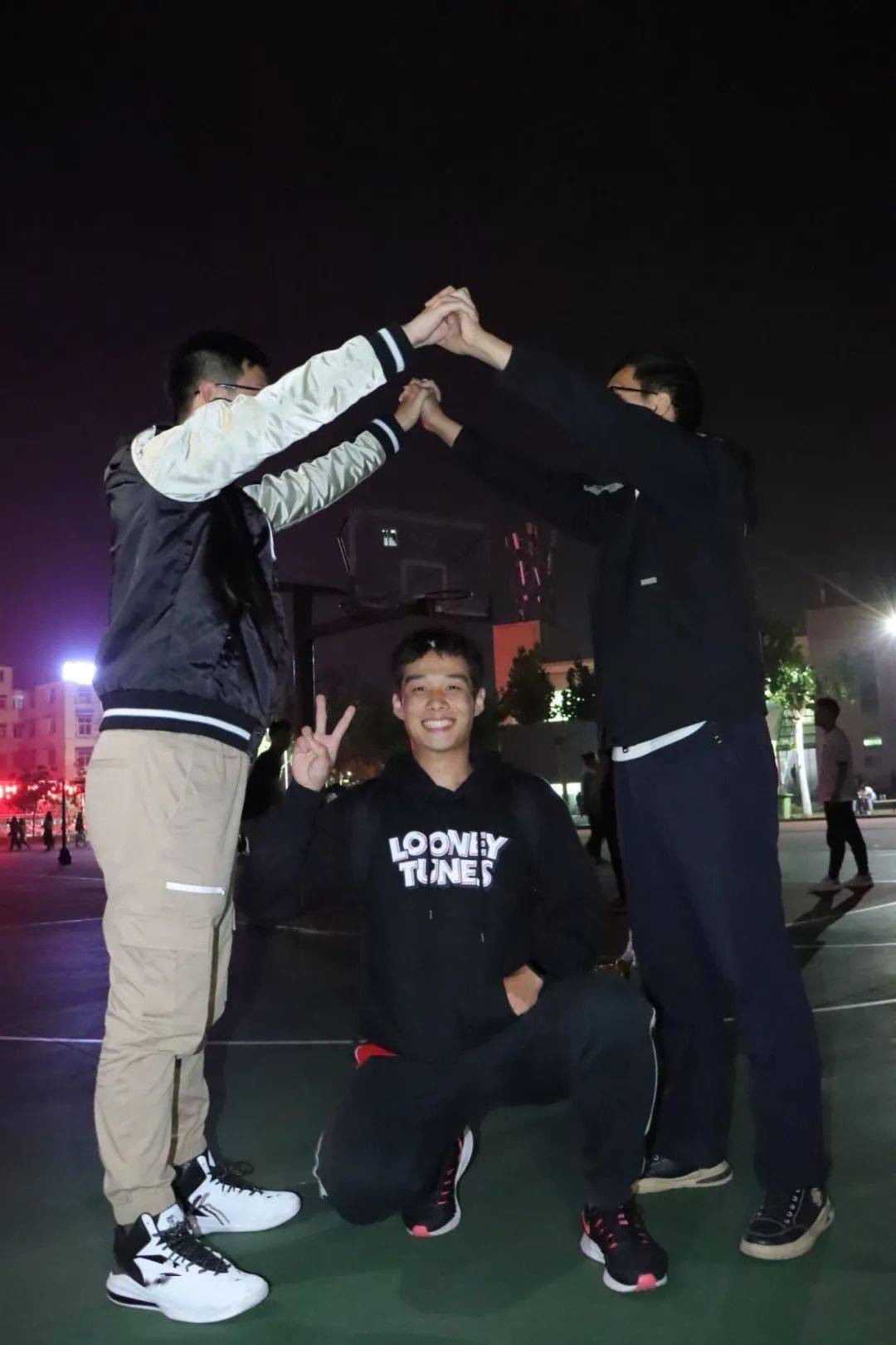 四人屏玩起手机游戏会卡吗_四人同屏一起玩的手机游戏_4人玩手机游戏