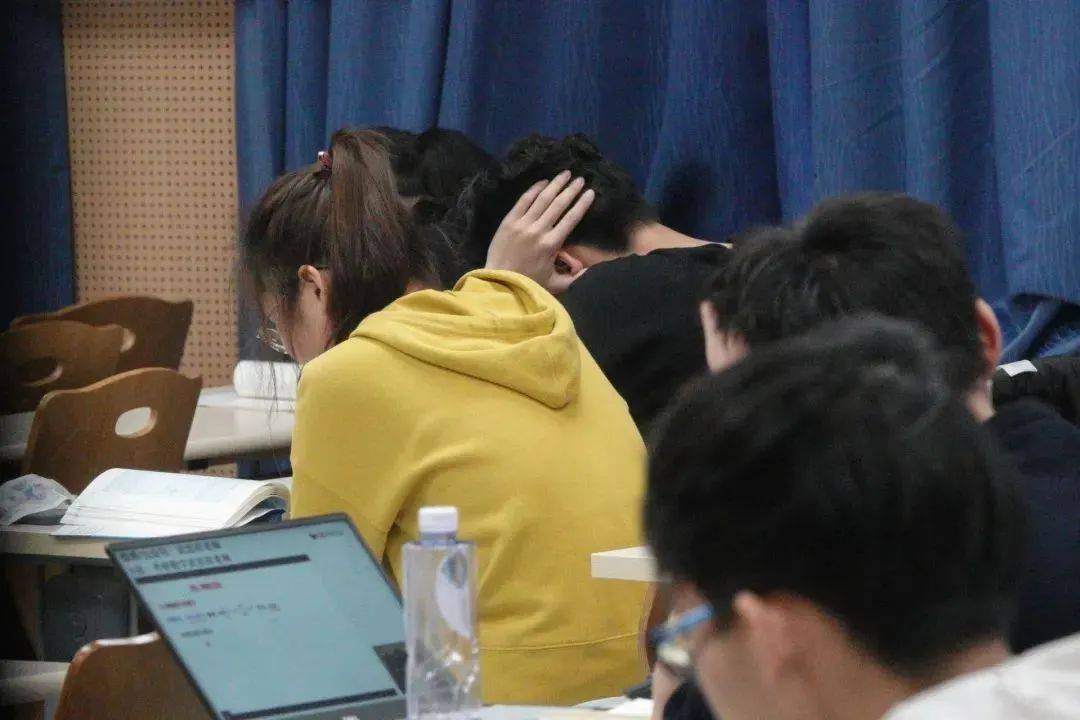 玩游戏总是玩手机手出汗_手出汗玩游戏操作不好怎么办_汗手玩手机游戏怎么办