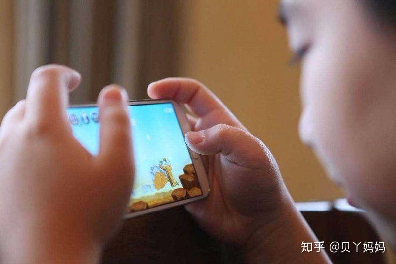 现实手机游戏-手机游戏:方便好玩但易沉迷,如何把握游戏与生活的平衡?(图2) 现实手机游戏_现实手机游戏推荐_手机真实游戏