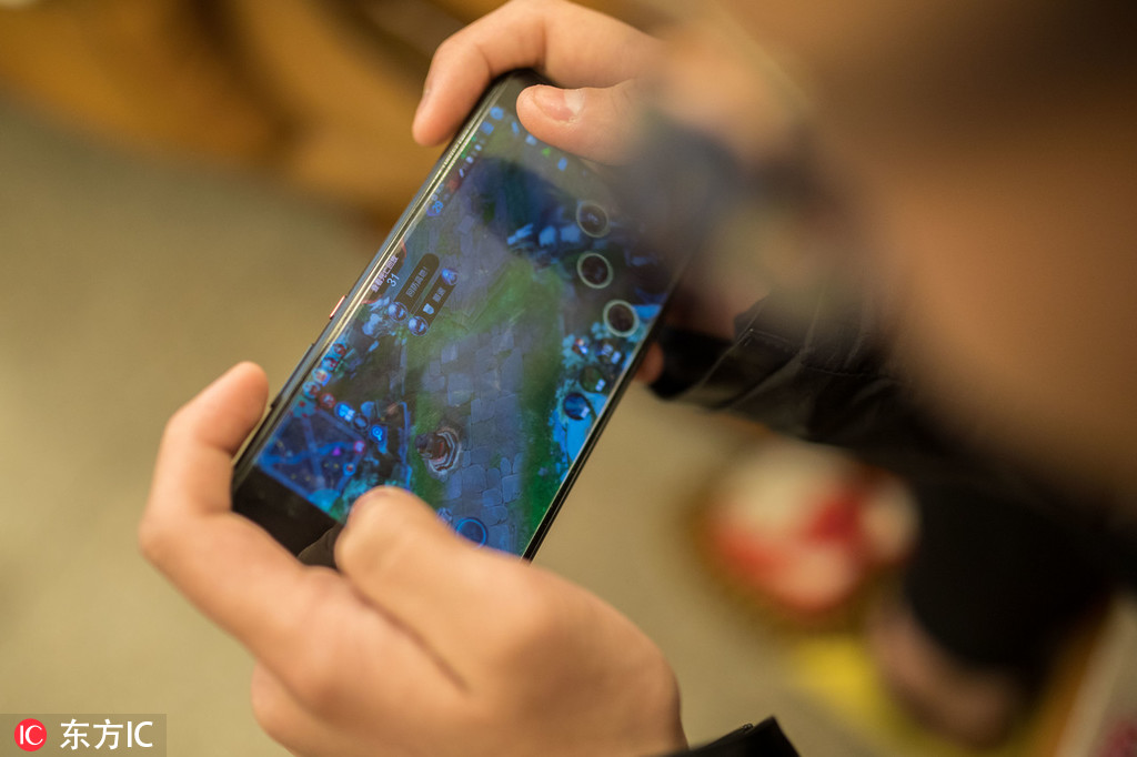 适合孩子玩的游戏app苹果_一个小孩推苹果手机的游戏_适合小孩玩的苹果游戏