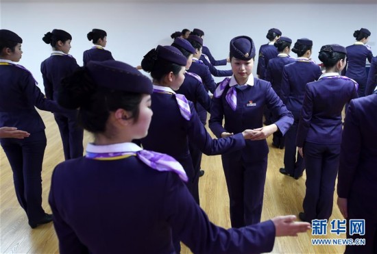 空姐和高姐都是吃青春饭的吗_空姐高姐备春运_空姐高铁的叫什么