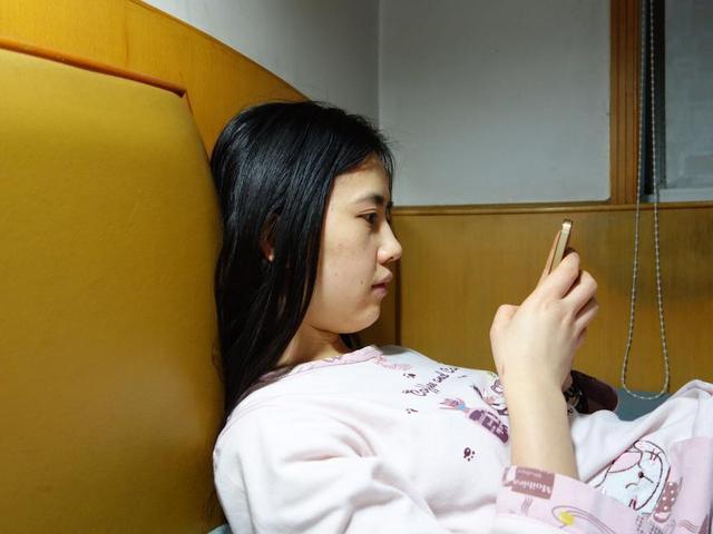 晚上玩手机玩什么好_晚上手机玩游戏好不好看_有没有一款晚上玩的手游