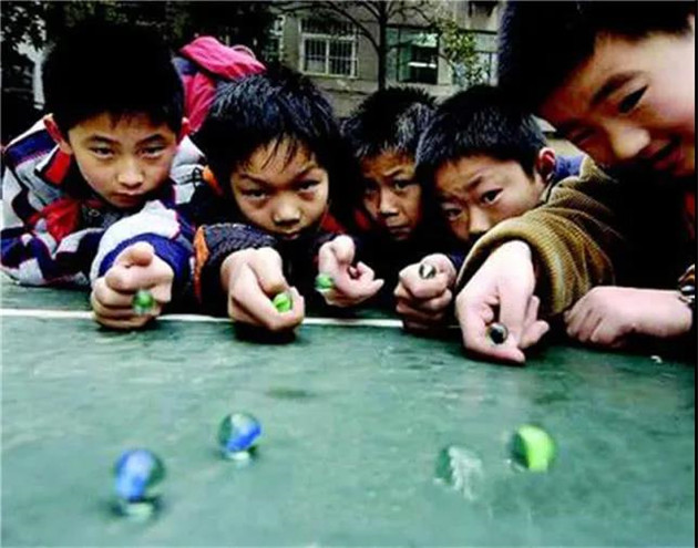 童年抽奖手机游戏-回忆手机抽奖的疯狂时光:从期待到失望,抽奖的魅力何在?(图3) 童年抽奖玩具_小时候的抽奖游戏_童年抽奖手机游戏