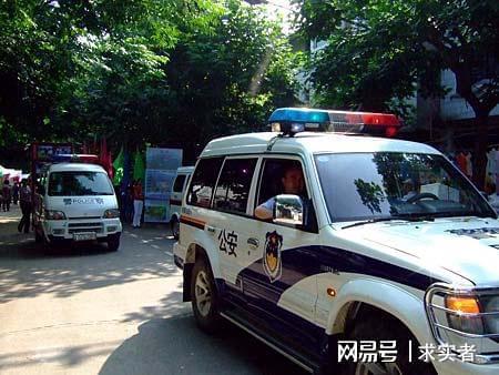 警车开道,警车开道，守护生命线——紧急救援中的速度与温情(图3)