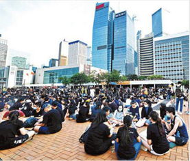 香港中学生,香港中学生体验剪纸面塑 感受中华文化魅力(图4)