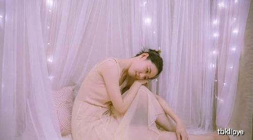 坐在床上和女神幻想,床上的幻想之旅——与女神的邂逅(图3) 坐在床上和女神幻想,床上的幻想之旅——与女神的邂逅(图3)