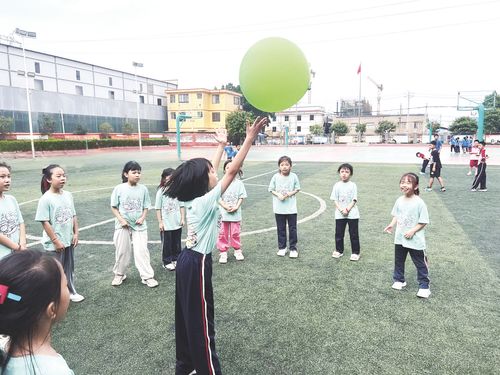 学校气球游戏,创意游戏乐翻天”(图2) 学校气球游戏,创意游戏乐翻天”(图2)