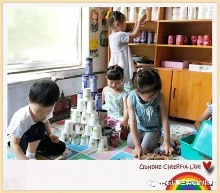 小班游戏自助,小班幼儿自主游戏探索与实践(图1)