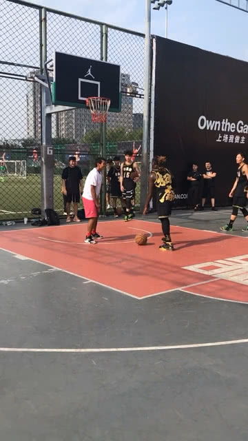 观看篮球游戏,激情碰撞(图3)