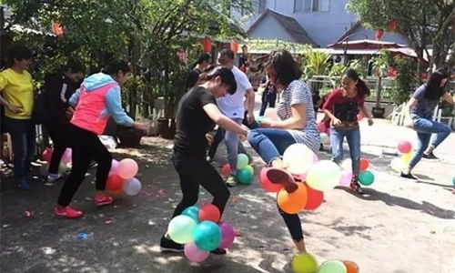 户外小组游戏,增强协作与信任的互动体验(图1) 户外小组游戏,增强协作与信任的互动体验(图1)