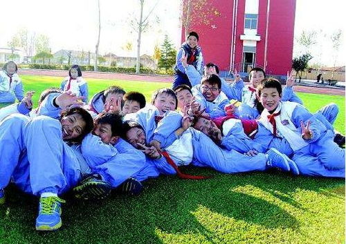 小明在操场上做游戏,小明的课间游戏趣事”(图3) 小明在操场上做游戏,小明的课间游戏趣事”(图3)