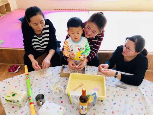 幼儿园托班亲子游戏,亲子共筑——幼儿园托班亲子游戏精选”(图1) 幼儿园托班亲子游戏,亲子共筑——幼儿园托班亲子游戏精选”(图1)