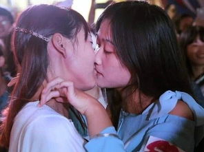 男女接吻游戏,男女接吻游戏的趣味体验与情感升温(图2) 男女接吻游戏,男女接吻游戏的趣味体验与情感升温(图2)