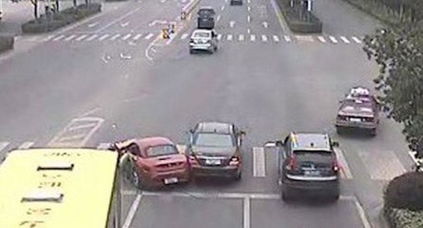 车互撞游戏,激情四溢的虚拟赛道对决(图2) 车互撞游戏,激情四溢的虚拟赛道对决(图2)