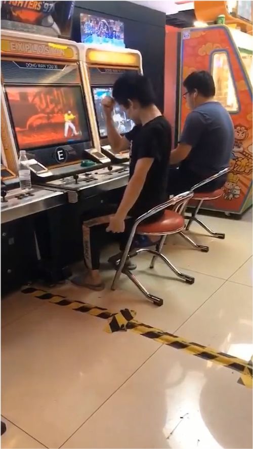 玩游戏很投入,忘我投入(图2) 玩游戏很投入,忘我投入(图2)