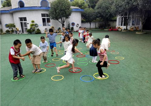 大班呼啦圈游戏,锻炼身心(图1) 大班呼啦圈游戏,锻炼身心(图1)