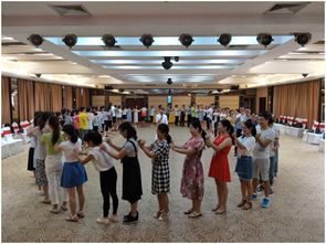 按摩操游戏,拉近彼此距离”(图2) 按摩操游戏,拉近彼此距离”(图2)