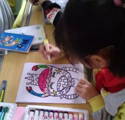 美术课上的游戏,快乐学习之旅(图2)