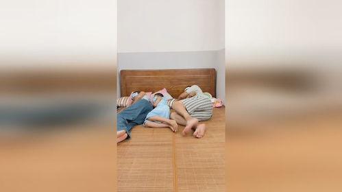 喝奶瓶游戏,亲子互动的温馨时光(图1) 喝奶瓶游戏,亲子互动的温馨时光(图1)