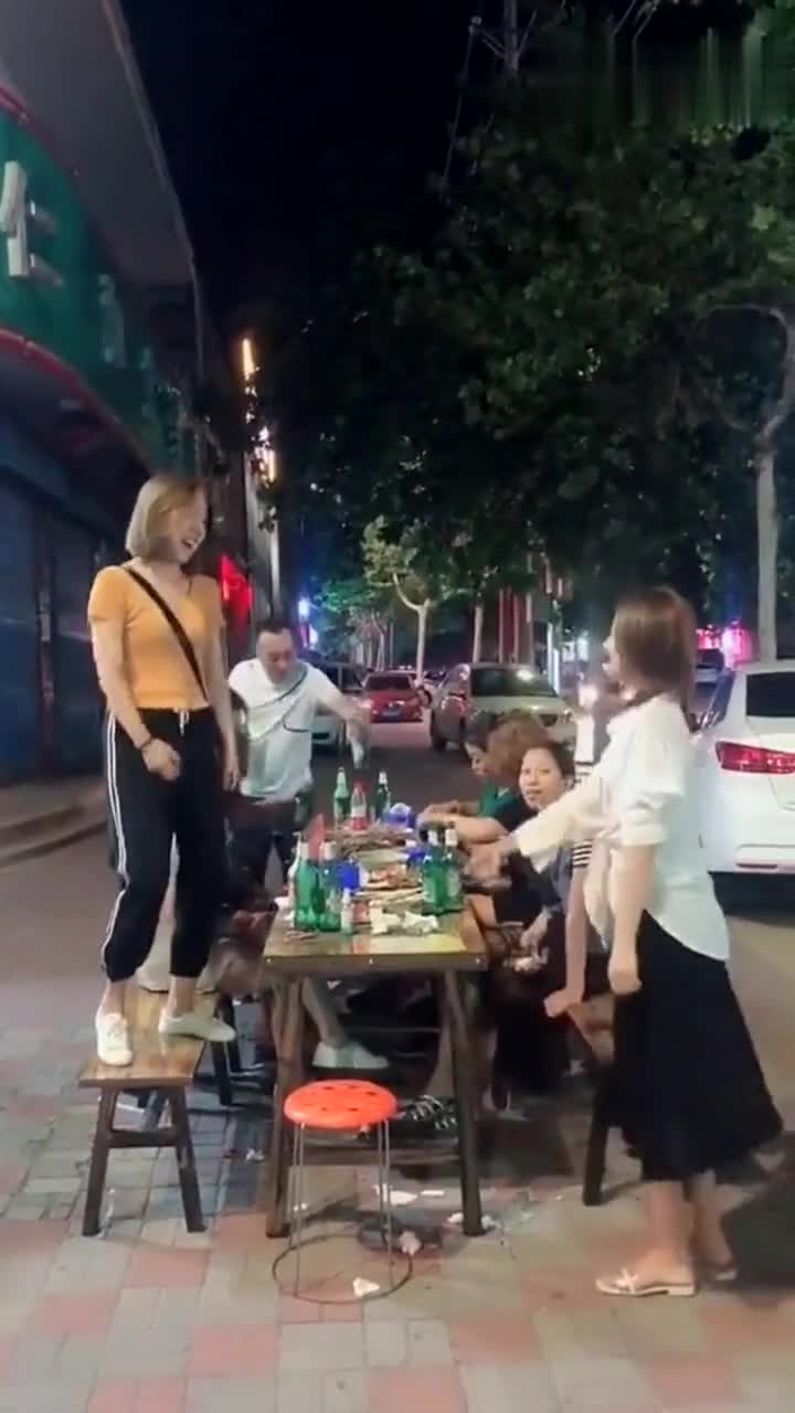 游戏劝酒,游戏中的欢乐劝酒之旅(图2) 游戏劝酒,游戏中的欢乐劝酒之旅(图2)