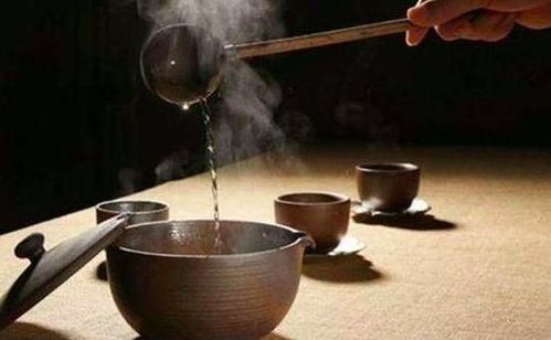 饭桌喝酒游戏,揭秘饭桌喝酒游戏的趣味与智慧(图1) 饭桌喝酒游戏,揭秘饭桌喝酒游戏的趣味与智慧(图1)