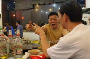 饭桌喝酒游戏,揭秘饭桌喝酒游戏的趣味与智慧(图2) 饭桌喝酒游戏,揭秘饭桌喝酒游戏的趣味与智慧(图2)