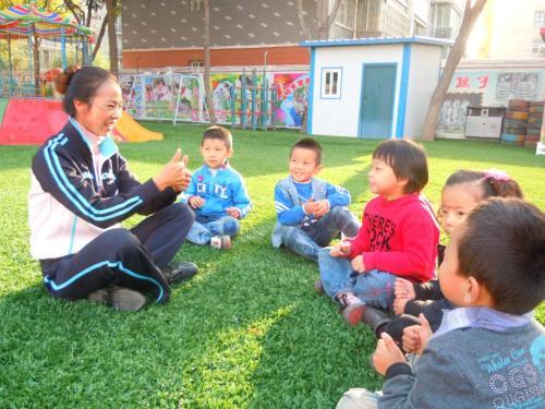 小孩玩游戏小孩玩游戏,揭秘小孩沉迷游戏背后的世界(图1)