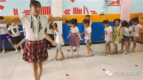 排队小班游戏,培养幼儿秩序感与团队协作能力(图3) 排队小班游戏,培养幼儿秩序感与团队协作能力(图3)
