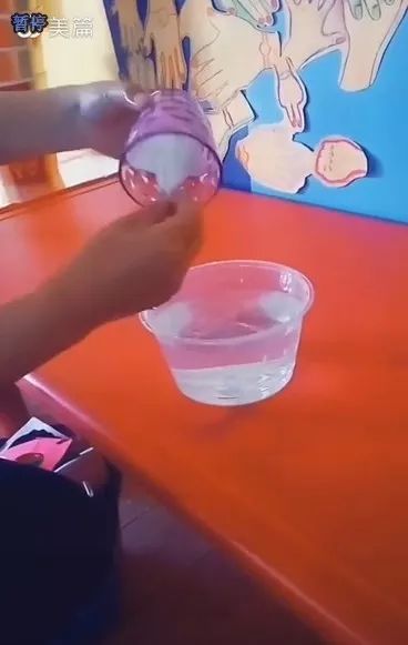 水杯纸巾游戏,一场创意与智慧的较量(图2) 水杯纸巾游戏,一场创意与智慧的较量(图2)