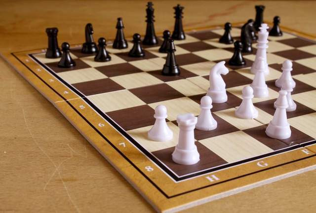 对称棋游戏,对称棋游戏中的策略与智慧(图3) 对称棋游戏,对称棋游戏中的策略与智慧(图3)