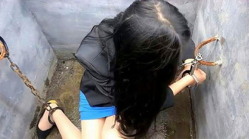 戴脚镣游戏,挑战极限的生存游戏揭秘(图2) 戴脚镣游戏,挑战极限的生存游戏揭秘(图2)
