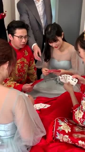 新娘打牌游戏,欢乐游戏中的甜蜜回忆(图1) 新娘打牌游戏,欢乐游戏中的甜蜜回忆(图1)