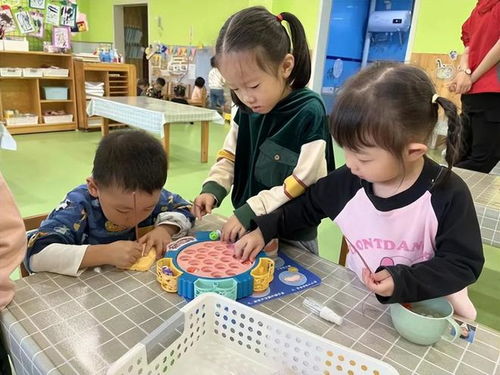 小班集团游戏,共筑童年乐园(图1)