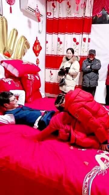 闹婚房游戏整人游戏,温馨回忆(图1) 闹婚房游戏整人游戏,温馨回忆(图1)