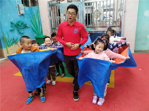 幼儿游戏开船,探索开船乐趣(图3) 幼儿游戏开船,探索开船乐趣(图3)