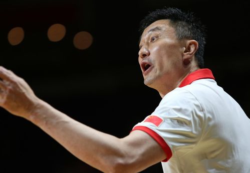 杜锋游戏,篮球场上的战术大师与智慧领航者(图3) 杜锋游戏,篮球场上的战术大师与智慧领航者(图3)