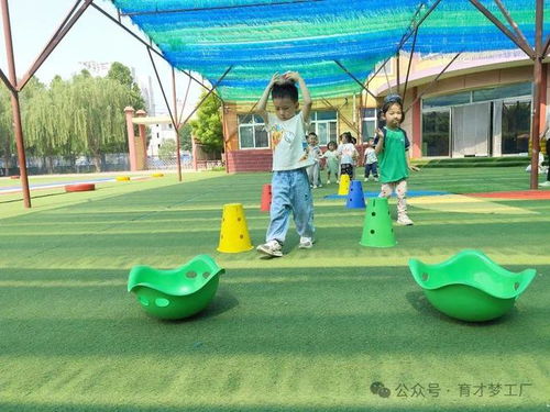 最新小班户外游戏大全,小班幼儿游戏活动精选集锦(图1) 最新小班户外游戏大全,小班幼儿游戏活动精选集锦(图1)
