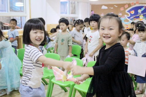 丢手绢游戏的好处,培养孩子社交与团队协作能力的游戏益处(图1) 丢手绢游戏的好处,培养孩子社交与团队协作能力的游戏益处(图1)