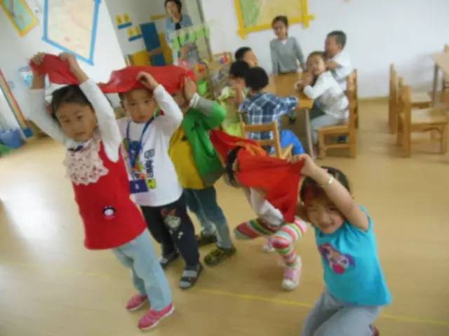 幼儿大班课堂互动游戏,智慧共融(图2)
