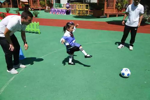 幼儿园亲子足球游戏,幼儿园特色亲子足球游戏体验(图3)