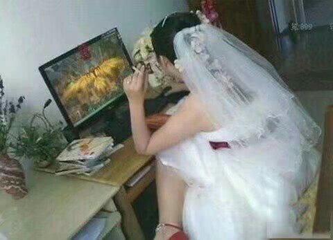 结婚摸瞎子游戏闹伴娘,一场别开生面的结婚狂欢(图1)